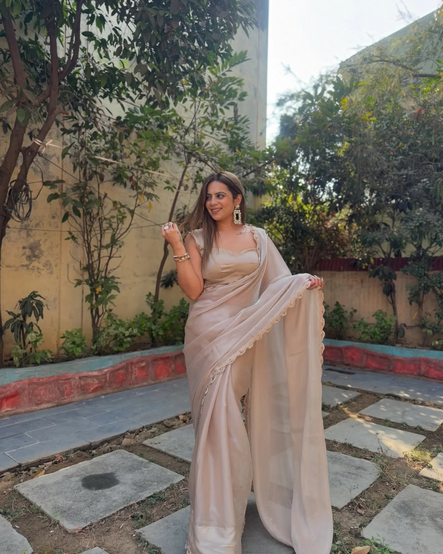 Elegant Jimichu Tissue Saree with Pearl Dori Lace Detailing